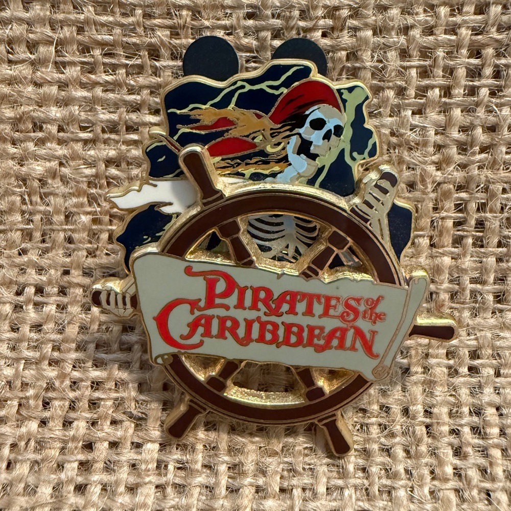 Disney Collectible Pin, 2005,Pirates of the Caribbean w/moveable helm,~1.5”x1.5”